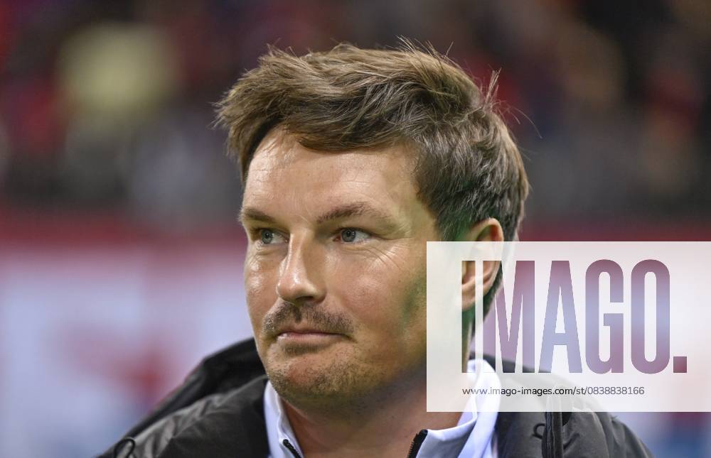 Trainer Coach Merlin Polzin Hamburger SV HSV Portrait DFB-Pokal, Voith-Arena, Heidenheim, Baden-Württemberg, Deutschland Coach coach Merlin Polzin Hamburger SV HSV portrait DFB-Pokal, Voith-Arena, Heidenheim, Baden-Württemberg, Germany