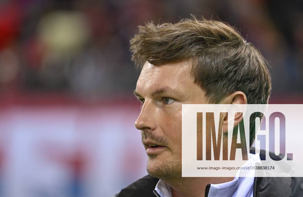 Trainer Coach Merlin Polzin Hamburger SV HSV Portrait DFB-Pokal, Voith-Arena, Heidenheim, Baden-Württemberg, Deutschland Coach coach Merlin Polzin Hamburger SV HSV portrait DFB-Pokal, Voith-Arena, Heidenheim, Baden-Württemberg, Germany