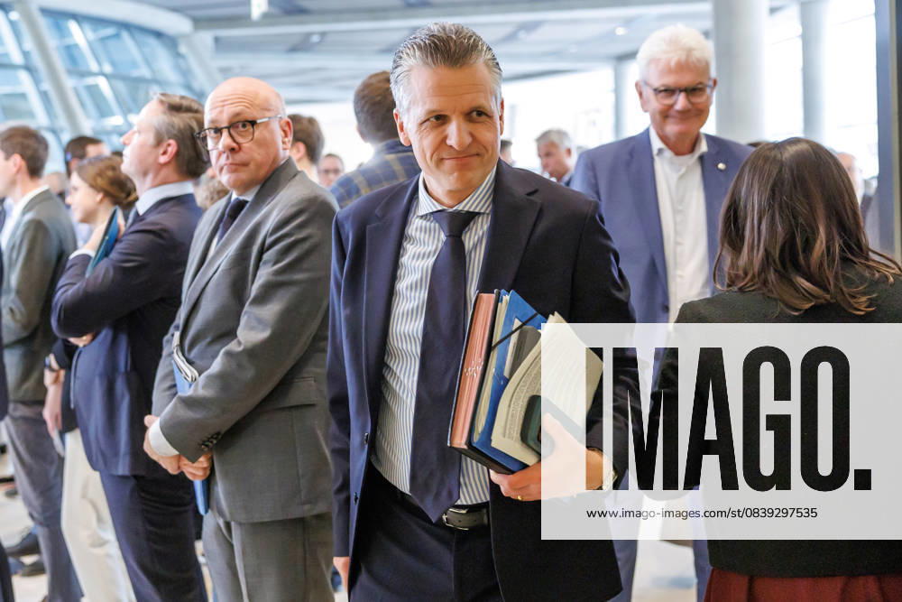 Fraktionssitzung CDU CSU Thorsten Frei (CDU), Kanzleramtsminister, bei einer Fraktionssitzung am 4.11.2025 in Berlin. Berlin Berlin Deutschland Bundestag