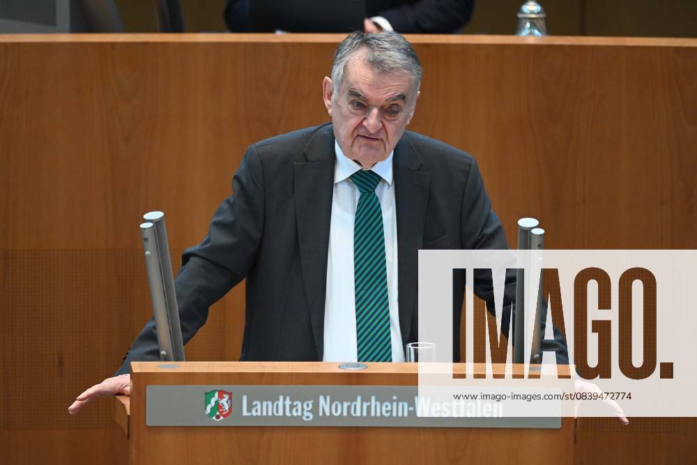 Herbert REUL, CDU, Innenminister, Minister des Inneren des Landes Nordrhein-Westfalen, bei seiner Rede, 105. Sitzung des Landtags Nordrhein-Westfalen, im Landtag Nordrhein-Westfalen NRW, Duesseldorf am 05.11.2025,