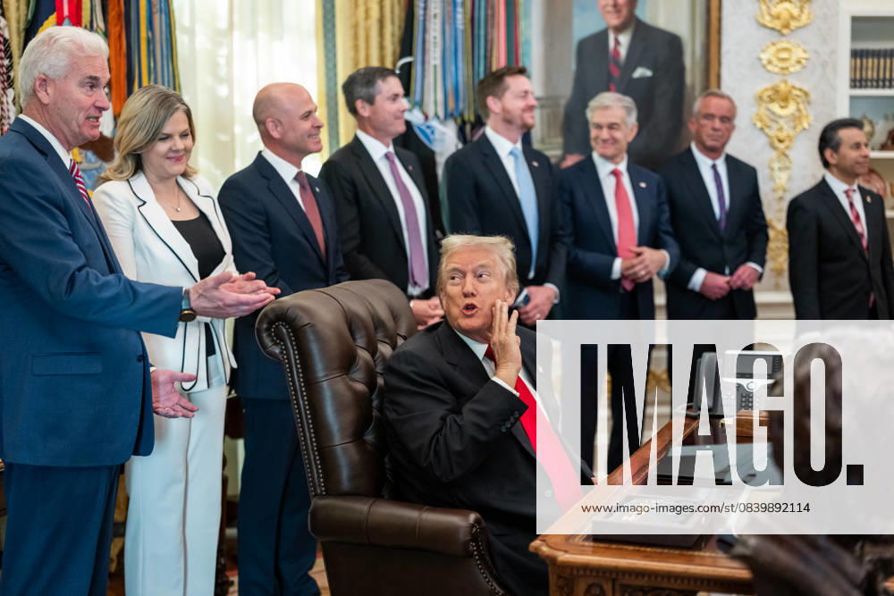 President Donald Trump makes an announcement on lowering drug prices President Donald Trump makes an announcement on lowering drug prices alongside pharmaceutical representatives and Cabinet members in the Oval Office, Thursday, November 6, 2025., Credit:Abe McNatt Avalon