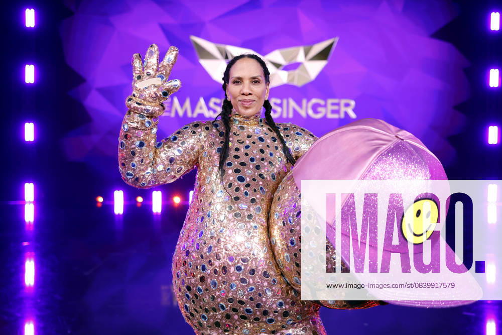 Designerin Barbara Becker als Figur Smiley in der Prosieben-Show The Masked Singer in den MMC-Studios in Ossendorf. Köln, 08.11.2025 NRW Deutschland
