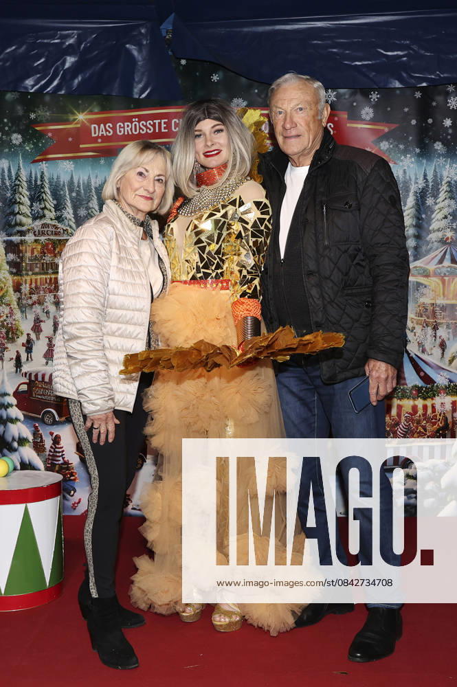 Eduard Geyer mit Ehefrau Angelika Geyer bei der Premiere des 28. Dresdner Weihnachts-Circus an der Washingtonstraße. Dresden
