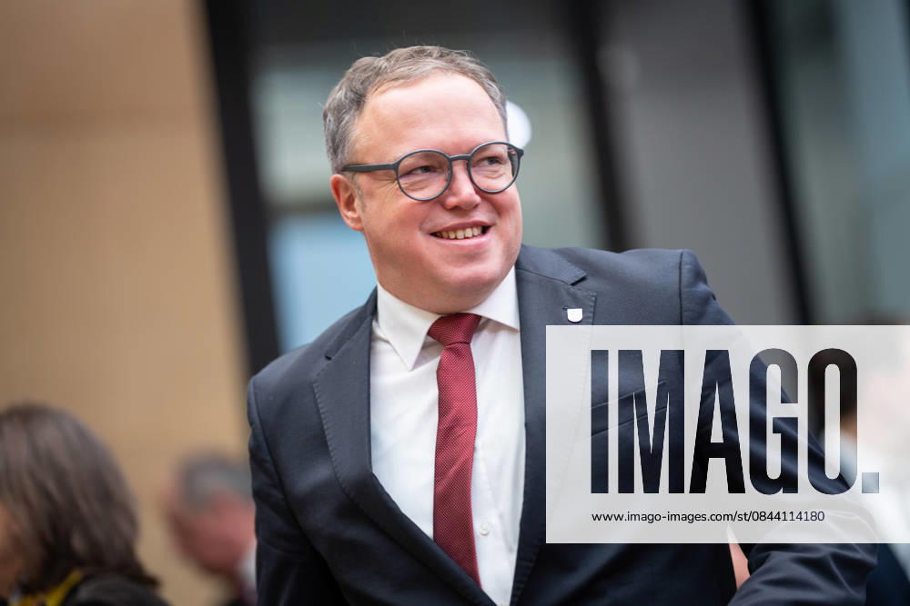 Mario Voigt, Ministerpräsident Thüringen (CDU), vor Beginn der Bundesratssitzung;1060. Sitzung des Bundesrates -, Berlin Berlin Deutschland Bundesratsgebäude