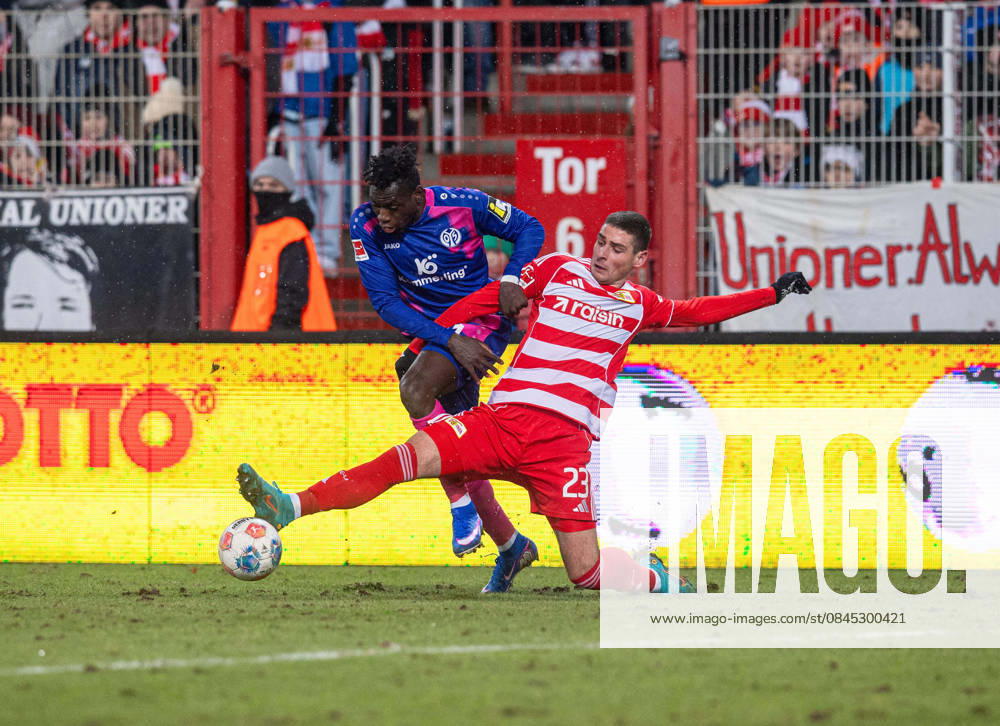 Fußball, Herren, Saison 2025 2026, 1. Bundesliga (16. Spieltag), 1. FC Union Berlin - 1. FSV Mainz 05, v. l. Danny da Costa (Mainz), Andrej Ilic (1. FC Union Berlin), 10.01.2026,