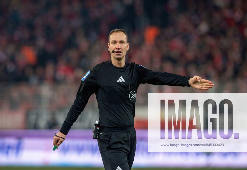 Fußball, Herren, Saison 2025 2026, 1. Bundesliga (16. Spieltag), 1. FC Union Berlin - 1. FSV Mainz 05, Schiedsrichter Bastian Dankert, 10.01.2026,