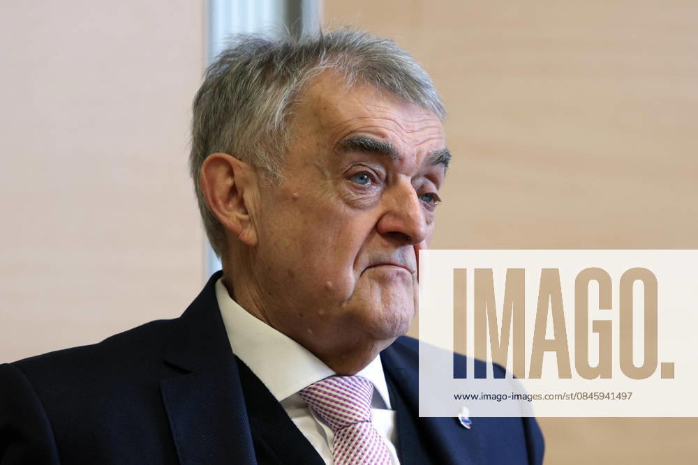 Realschule am Oberen Schloss. NRW-Innenminister Herbert Reul (CDU) zu Gast. Realschule, Ganztagsrealschule am 21.01.2026 in Siegen Deutschland.