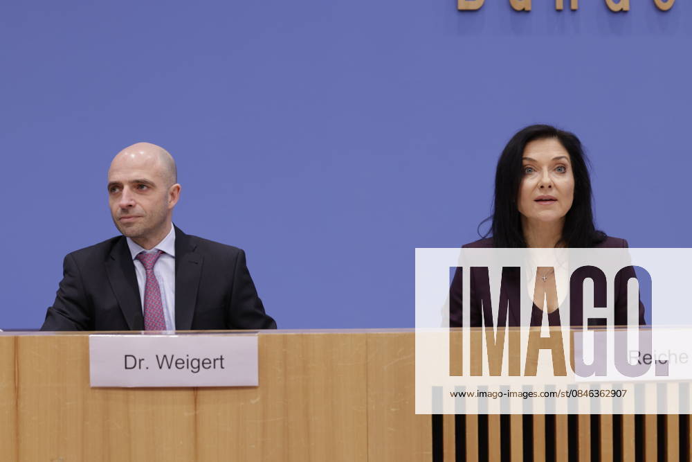 Dr. Benjamin Weigert, Abteilungsleiter Wirtschaft, Bundesministerin für Wirtschaft und Energie Katherina Reiche, Deutschland, Berlin, Bundespressekonferenz, Thema: Vorstellung des Jahreswirtschaftsberichts 2026 der Bundesregierung