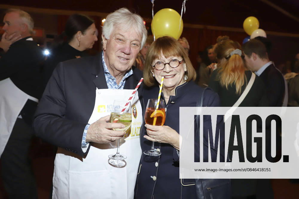 Rolf Zuckowski mit Ehefrau Monika Zuckowski bei der 8. Palazzo Charity-Gala zugunsten des Lufthafens im Altonaer Kinderkrankenhaus im Palazzo. Hamburg