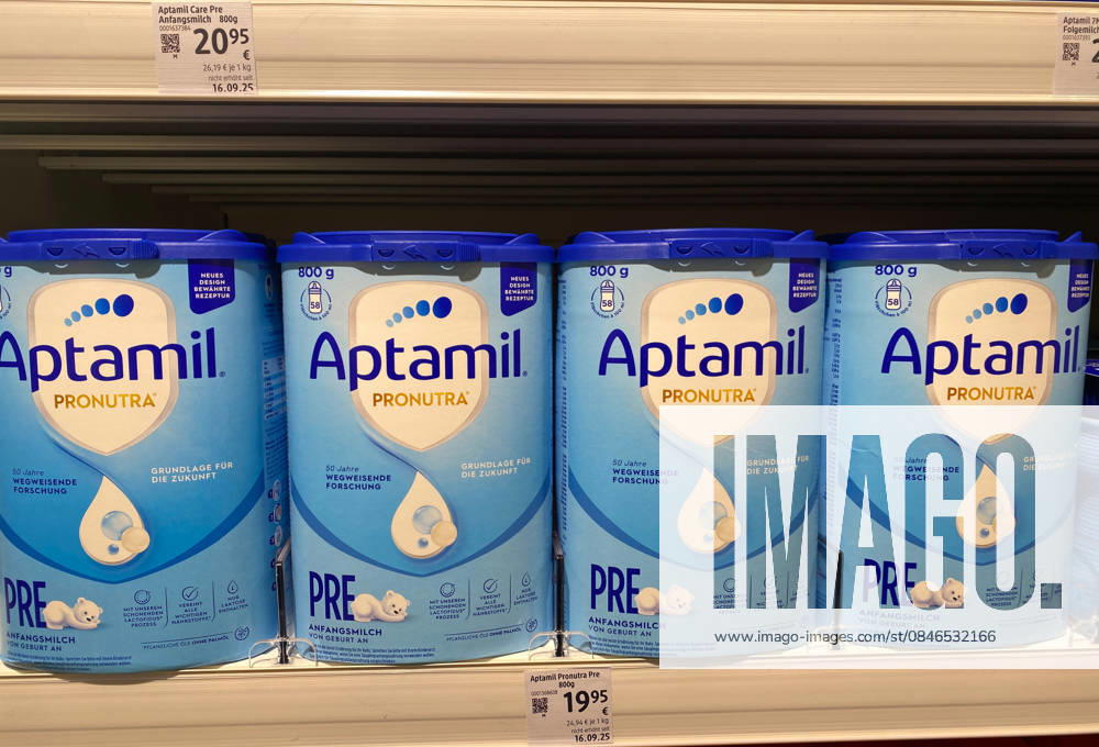 Deutschland, NRW, Wirtschaft, Unternehmen, Babynahrung, Danone leitet einen vorsorglichen Rückruf für bestimmte Chargen der Marke Aptamil in Deutschland ein, Symbolbild, Aptamil Pronutra Produkte im Handel, Deutschland