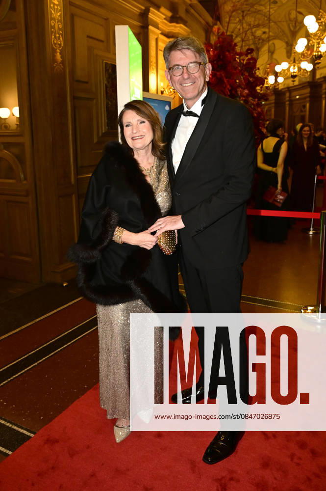 Wolfram Weimer mit Ehefrau Christiane Goetz-Weimer beim 18. SemperOpernball 2026 in der Semper Oper. Dresden