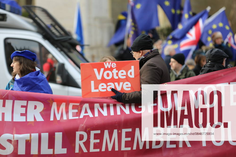 Demonstrations outside Parliament ahead of vote on amendments to Brexit Plan LONDON, ENGLAND - JANUARY 29 : Pro-Brexit protesters hold banners at the parliament gates in London, Tuesday, Jan. 29, 2019. Britain s Parliament is set to vote on competing Brexit plans, with Prime Minister Theresa May desperately seeking a mandate from lawmakers to help secure concessions from the European Union. London, City of Ingiltere. Editorial use only. Please get in touch for any other usage.