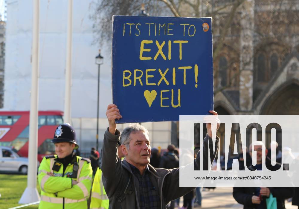 Demonstration in London LONDON, UNUTED KINGDOM - FEBRUARY 14: People gather for a protest as British MPs debate the possible next steps in UK s withdrawal from EU, People s Vote campaign who demands a second referendum on country s EU membership stages blindfold Brexit demonstration in the Parliament Square, London, United Kingdom on February 14, 2019. Ingiltere World. Editorial use only. Please get in touch for any other usage.