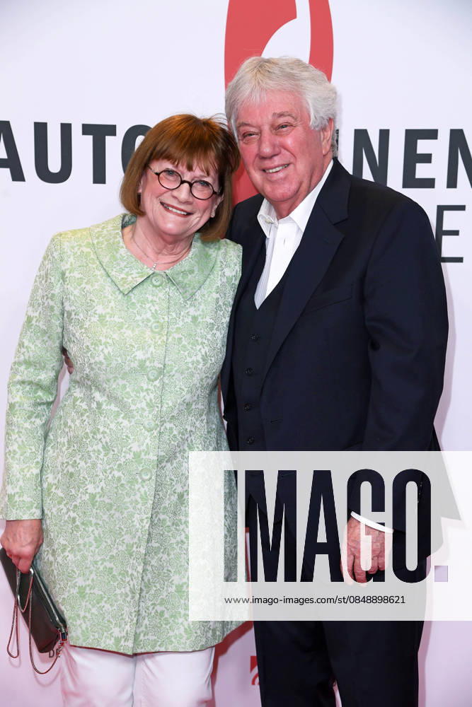 Rolf Zuckowski mit Ehefrau Monika Zuckowski beim 17. DEUTSCHEN MUSIKAUTOR*INNENPREIS im The Ritz-Carlton in Berlin am 26.02.2026