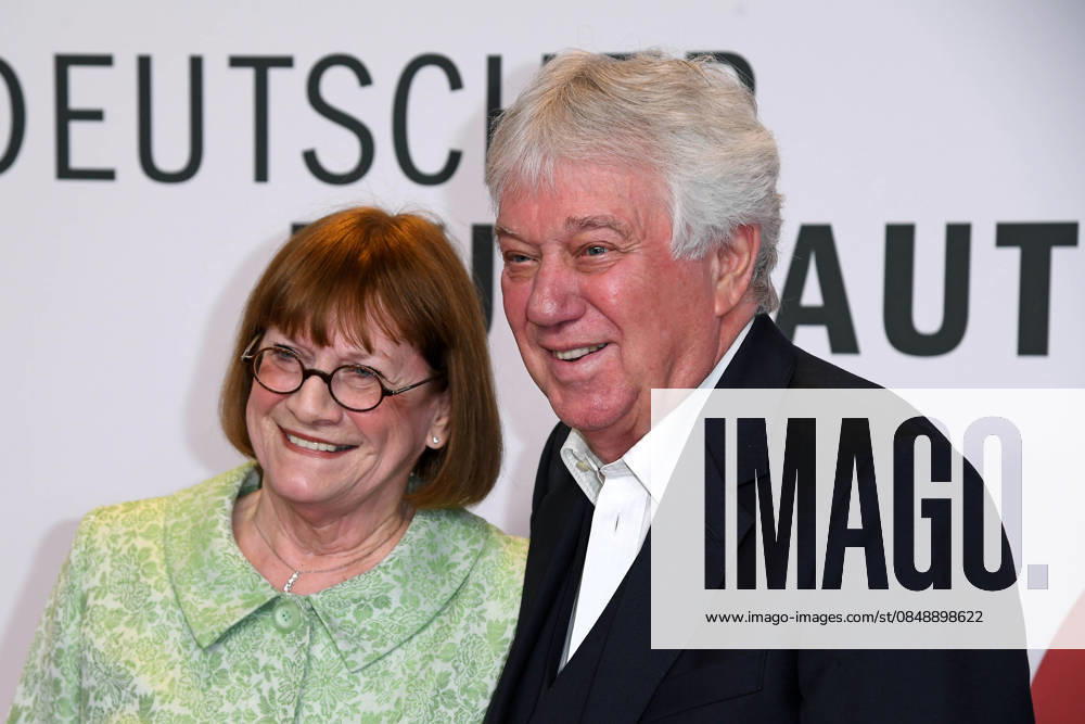 Rolf Zuckowski mit Ehefrau Monika Zuckowski beim 17. DEUTSCHEN MUSIKAUTOR*INNENPREIS im The Ritz-Carlton in Berlin am 26.02.2026
