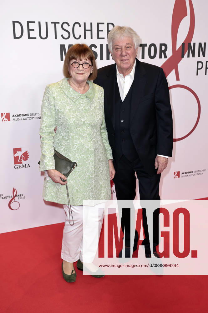 Rolf Zuckowski mit Ehefrau Monika Zuckowski beim 17. Deutschen Musikautor*innenpreis der GEMA 2026 im Hotel The Ritz-Carlton. Berlin