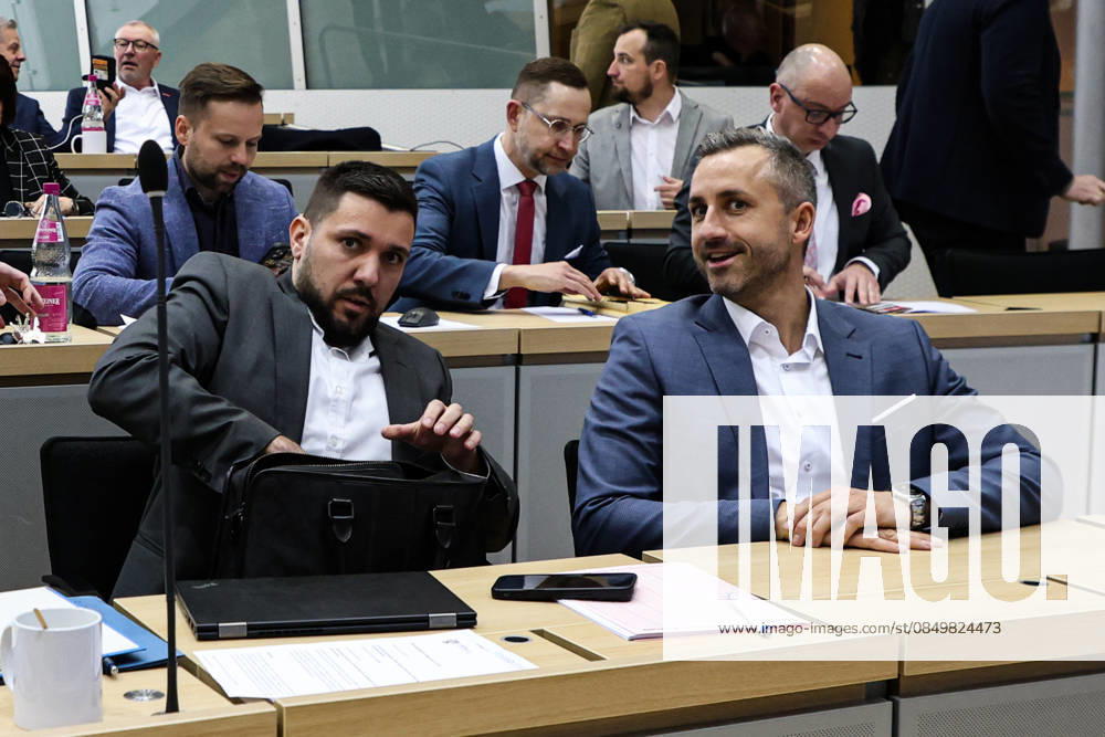 Fraktionsvorsitzender Ulrich Siegmund (AfD, Sachsen Anhalt) und Tobias Rausch (AfD) - Sitzung im Landtag von Sachsen Anhalt mit dem Thema Abgeordnetengesetz zur Parlamentsreform 2026