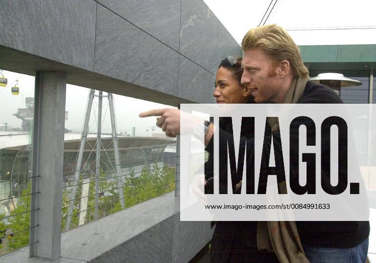 Hannover, EXPO 2000, Boris Becker und seine Frau Barbara bei einem Rundgang über die Expo,