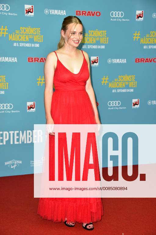 Luna Wedler bei der Premiere des Kinofilms Das schönste Mädchen der Welt im CineStar Cubix. Berlin