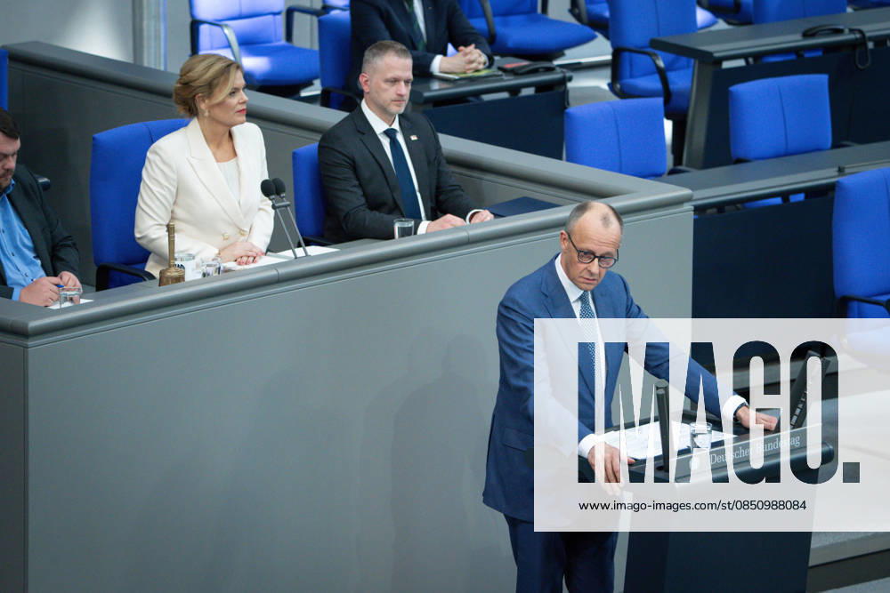 Deutscher Bundestag, 64. Plenarsitzung Deutscher Bundestag, 64. PBundeskanzler Friedrich Merz (CDU) bei seiner Regierungserklaerung zum Europaeischen Rat und dem Praesidium im Hintergrund, bei der 64. Sitzung des Deutschen Bundestag in Berlin, 18.03.2026 Berlin Berlin Deutschland