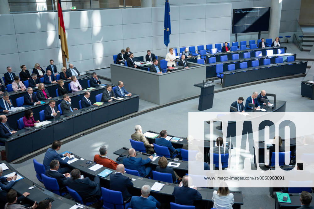 Deutscher Bundestag, 64. Plenarsitzung Julia Kloeckner die Praesidentin des Deutschen Bundestag, Bundestagspraesidentin bei ihrer Rede zum 18.03.2026 dem Tag der Demokratie auf dem Vorsitz bei der 64. Sitzung des Deutschen Bundestag in Berlin, 18.03.2026 Berlin Berlin Deutschland