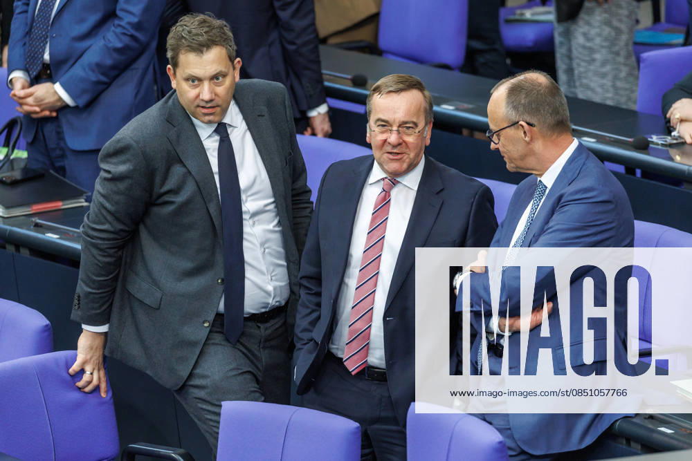 Bundestag Lars Klingbeil (SPD), Bundesfinanzminister, Boris Pistorius (SPD), Bundesminister der Verteidigung und Bundeskanzler Friedrich Merz (CDU), im Deutschen Bundestag am 18.03.26 in Berlin. Berlin Berlin Deutschland Bundestag