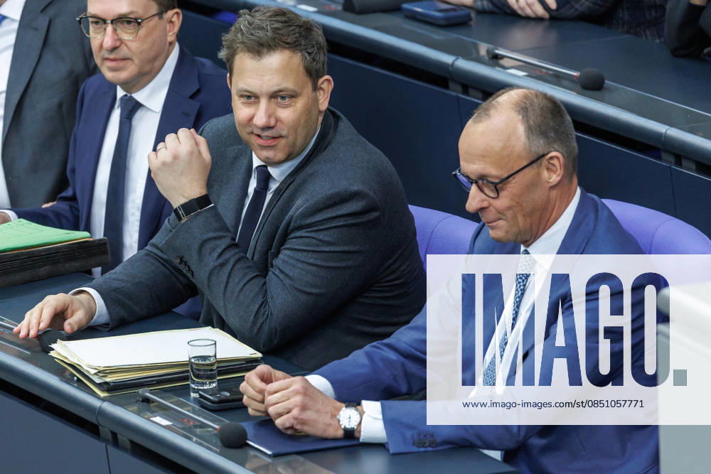 Bundestag Lars Klingbeil (SPD), Bundesfinanzminister und Bundeskanzler Friedrich Merz (CDU) im Deutschen Bundestag am 18.03.26 in Berlin. Berlin Berlin Deutschland Bundestag