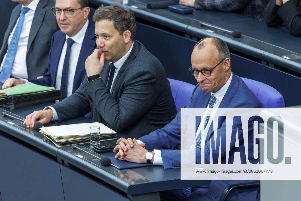 Bundestag Lars Klingbeil (SPD), Bundesfinanzminister und Bundeskanzler Friedrich Merz (CDU) im Deutschen Bundestag am 18.03.26 in Berlin. Berlin Berlin Deutschland Bundestag