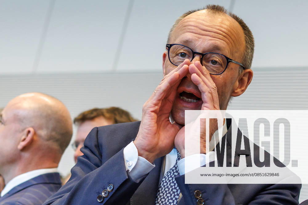 Fraktionssitzung CDU CSU Bundeskanzler Friedrich Merz (CDU) bei einer Fraktionssitzung am 24.03.26 in Berlin. Berlin Berlin Deutschland Bundestag