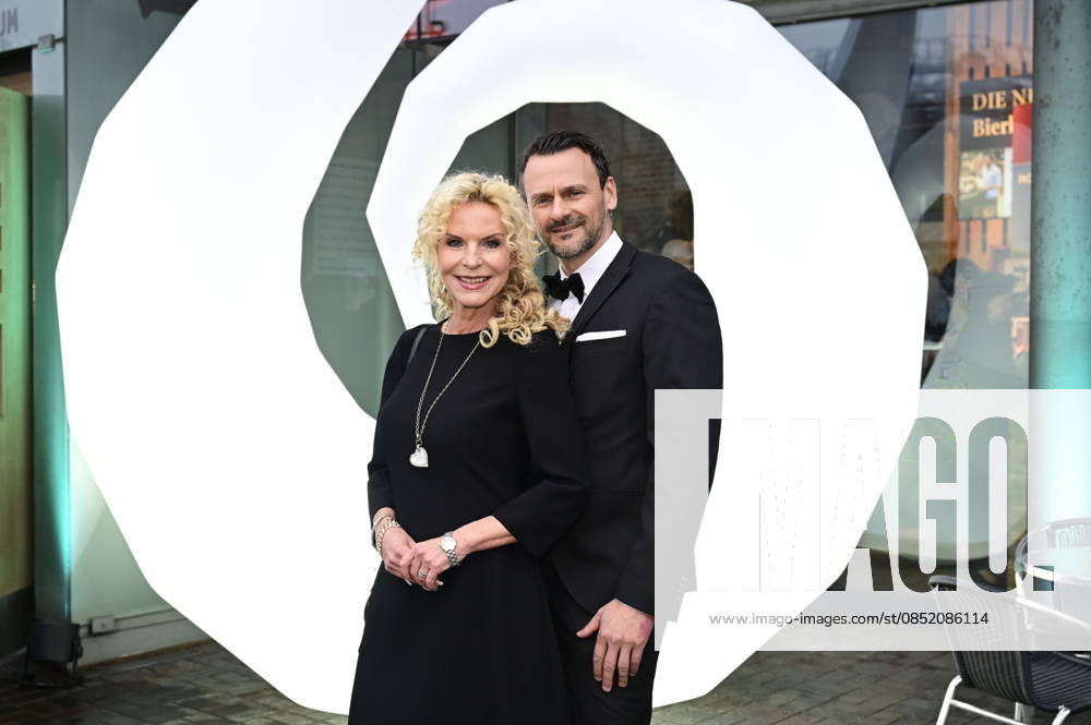 Victoria Herrmann mit Ehemann David Böthig bei der 9. Windflüchter Charity Gala 2026 zu Gunsten der Stiftung Betroffen˜ im Störtebeker Brauquartier. Stralsund
