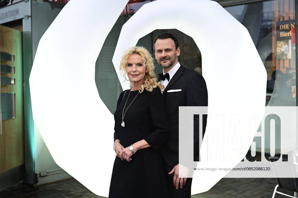 Victoria Herrmann mit Ehemann David Böthig bei der 9. Windflüchter Charity Gala 2026 zu Gunsten der Stiftung Betroffen˜ im Störtebeker Brauquartier. Stralsund