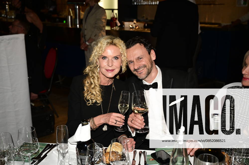 Victoria Herrmann mit Ehemann David Böthig bei der 9. Windflüchter Charity Gala 2026 zu Gunsten der Stiftung Betroffen˜ im Störtebeker Brauquartier. Stralsund