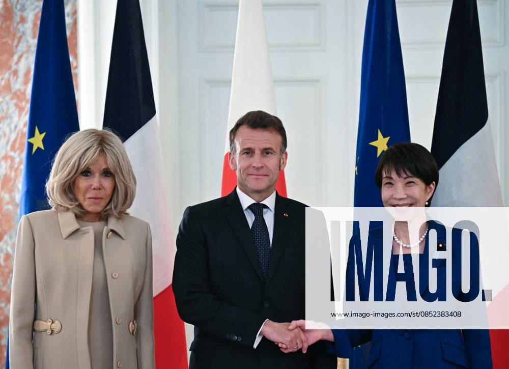 French President Emmanuel Macron in Tokyo TOKYO, JAPAN - APRIL 01: (--- – MANDATORY CREDIT - PHILIP FONG POOL AFP - NO MARKETING NO ADVERTISING CAMPAIGNS - DISTRIBUTED AS A SERVICE TO CLIENTS----) French President Emmanuel Macron (C) shakes hands with Japanese Prime Minister Sanae Takaichi as first lady Brigitte Macron (L) looks on during a Welcoming ceremony at the Akasaka palace in Tokyo, Japan on April 01, 2026. Philip Fong Pool AFP Anadolu Tokyo Japan. Editorial use only. Please get in touch for any other usage.