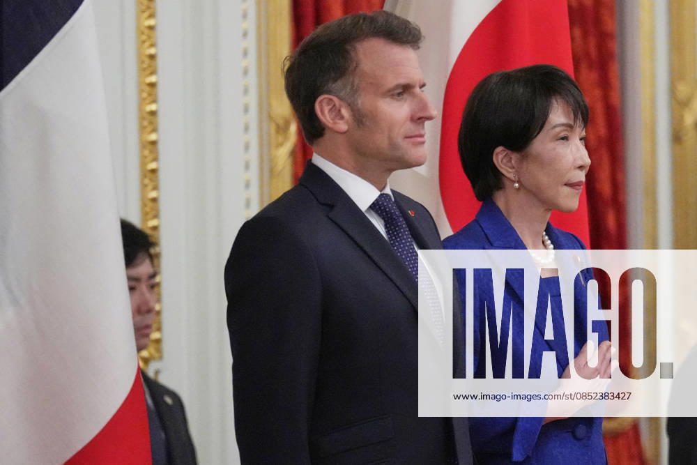 French President Emmanuel Macron in Tokyo TOKYO, JAPAN - APRIL 01: (---- - MANDATORY CREDIT - HIRO KOMAE AP PHOTO POOL - NO MARKETING NO ADVERTISING CAMPAIGNS - DISTRIBUTED AS A SERVICE TO CLIENTS----) Japanese Prime Minister Sanae Takaichi (R) and French President Emmanuel Macron (L) attend a welcoming ceremony at the Akasaka Palace State Guest House on April 01, 2026 in Tokyo, Japon. AP Photo Hiro Komae Pool Anadolu Tokyo Japan. Editorial use only. Please get in touch for any other usage.