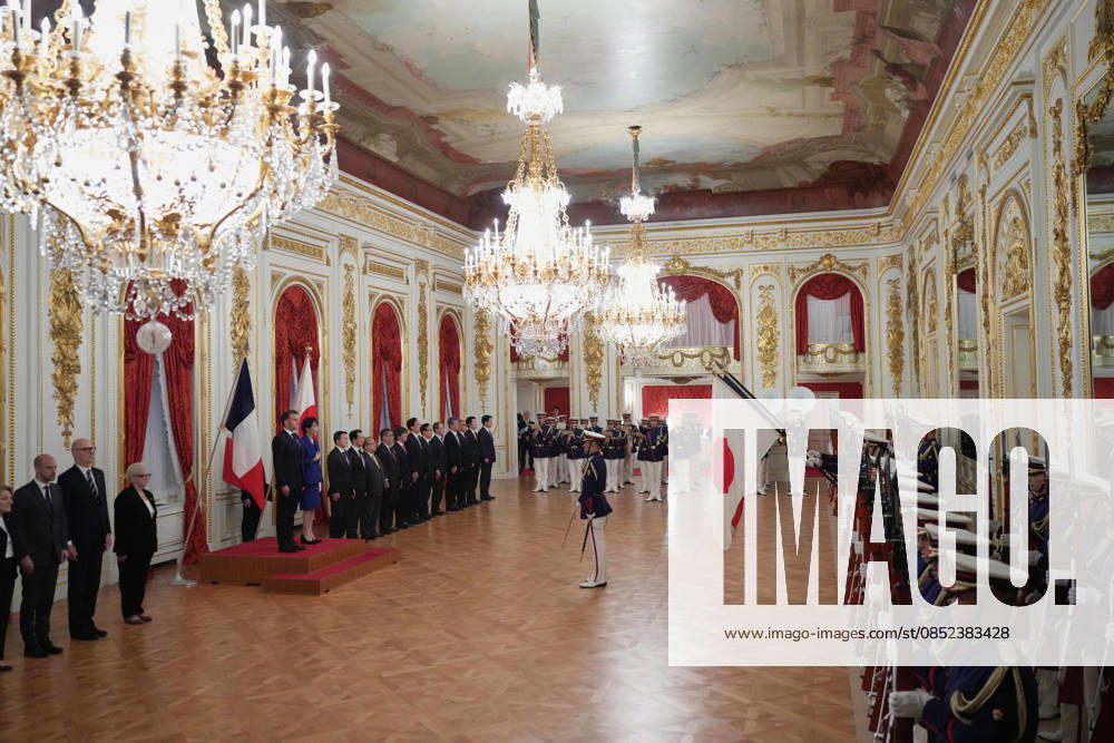 French President Emmanuel Macron in Tokyo TOKYO, JAPAN - APRIL 01: (---- - MANDATORY CREDIT - HIRO KOMAE AP PHOTO POOL - NO MARKETING NO ADVERTISING CAMPAIGNS - DISTRIBUTED AS A SERVICE TO CLIENTS----) Japanese Prime Minister Sanae Takaichi and French President Emmanuel Macron attend a welcoming ceremony at the Akasaka Palace State Guest House on April 01, 2026 in Tokyo, Japon. AP Photo Hiro Komae Pool Anadolu Tokyo Japan. Editorial use only. Please get in touch for any other usage.