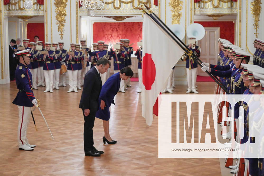 French President Emmanuel Macron in Tokyo TOKYO, JAPAN - APRIL 01: (---- - MANDATORY CREDIT - HIRO KOMAE AP PHOTO POOL - NO MARKETING NO ADVERTISING CAMPAIGNS - DISTRIBUTED AS A SERVICE TO CLIENTS----) Japanese Prime Minister Sanae Takaichi and French President Emmanuel Macron review an honor guard during welcoming ceremony at the Akasaka Palace State Guest House on April 01, 2026 in Tokyo, Japon. AP Photo Hiro Komae Pool Anadolu Tokyo Japan. Editorial use only. Please get in touch for any other usage.