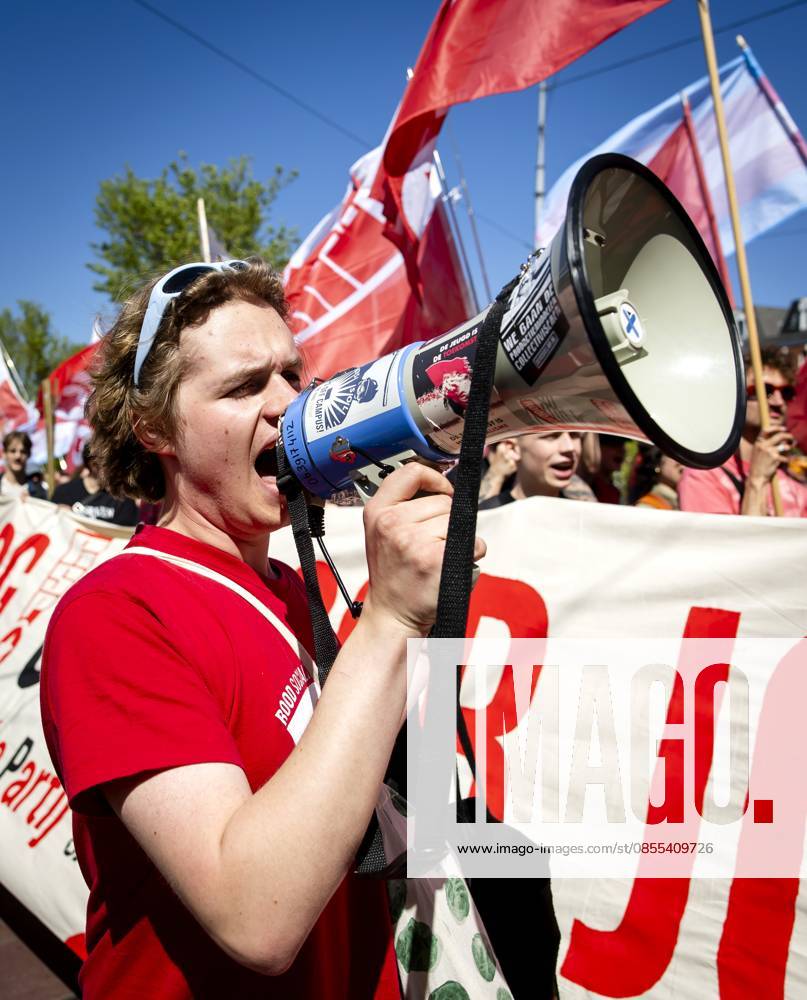 AMSTERDAM - Demonstrators during an FNV march against the coalition agreement on Labour Day. The union believes that Europe is scaling back legislation and regulations that protect workers too much. SEM VAN DER WAL ANP netherlands out - belgium out