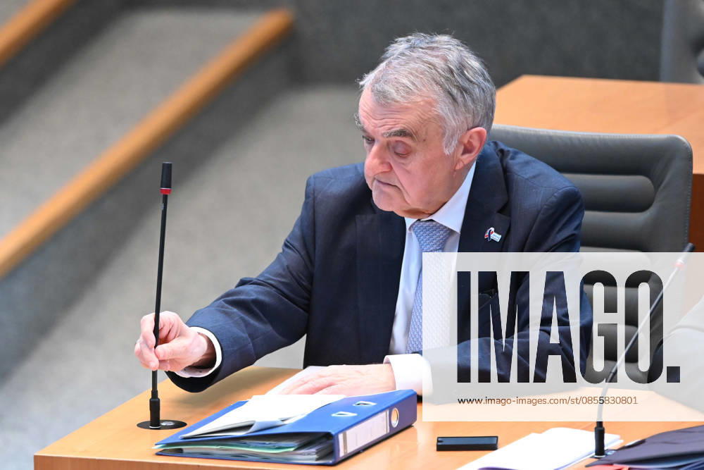 Herbert REUL, CDU, Innenminister, Minister des Innern des Landes Nordrhein-Westfalen, 121. Sitzung des Landtags Nordrhein-Westfalen, im Landtag Nordrhein-Westfalen NRW, Duesseldorf am 06.05.2026,