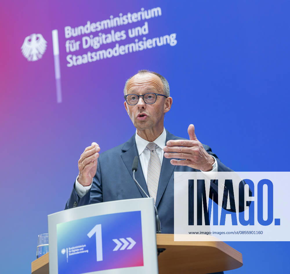 Friedrich Merz EUR, Deutschland, Berlin, 07.05.2026: Grußwort des Bundeskanzler Friedrich Merz (CDU) auf der Festveranstaltung des Bundesministeriums für Digitales und Staatsmodernisierung anlässlich des einjährigen Bestehen. In Anwesenheit von Karsten Wildberger (CDU), Bundesminister für Digitalisierung und Staatsmodernisierung. Gemeinsamer Besuch der Aussteller.