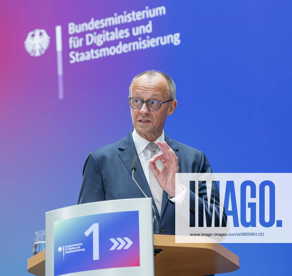 Friedrich Merz EUR, Deutschland, Berlin, 07.05.2026: Grußwort des Bundeskanzler Friedrich Merz (CDU) auf der Festveranstaltung des Bundesministeriums für Digitales und Staatsmodernisierung anlässlich des einjährigen Bestehen. In Anwesenheit von Karsten Wildberger (CDU), Bundesminister für Digitalisierung und Staatsmodernisierung. Gemeinsamer Besuch der Aussteller.