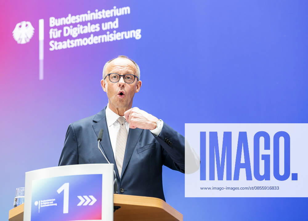 Friedrich Merz EUR, Deutschland, Berlin, 07.05.2026: Grußwort des Bundeskanzler Friedrich Merz (CDU) auf der Festveranstaltung des Bundesministeriums für Digitales und Staatsmodernisierung anlässlich des einjährigen Bestehen. In Anwesenheit von Karsten Wildberger (CDU), Bundesminister für Digitalisierung und Staatsmodernisierung. Gemeinsamer Besuch der Aussteller.