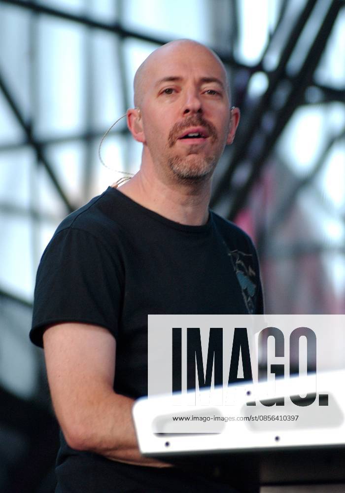 Jordan Rudess of Dream Theater Performs at Gigantour 2005 August 17, 2005 - Pittsburgh, PA, U.S. - August 17, 2005; Pittsburgh, PA, USA; Keyboardist JORDAN RUDESS of the band DREAM THEATER perform at the Gigantour 2005 at the Chevrolet Ampitheatre. Mandatory Credit: Photo by Jason Nelson AdMedia ( ) Copyright 2005 by Jason Nelson.