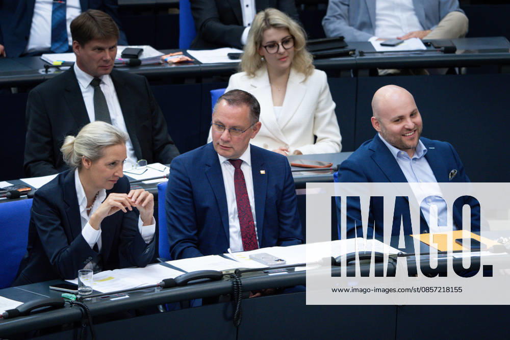 Deutscher Bundestag, 80. Plenarsitzung Alice Weidel (AfD) gemeinsam mit Tino Chrupalla (AfD) und Markus Frohnmaier (AfD) im Plenum bei der 80. Sitzung des Deutschen Bundestag in Berlin, 21.05.2026 Berlin Berlin Deutschland