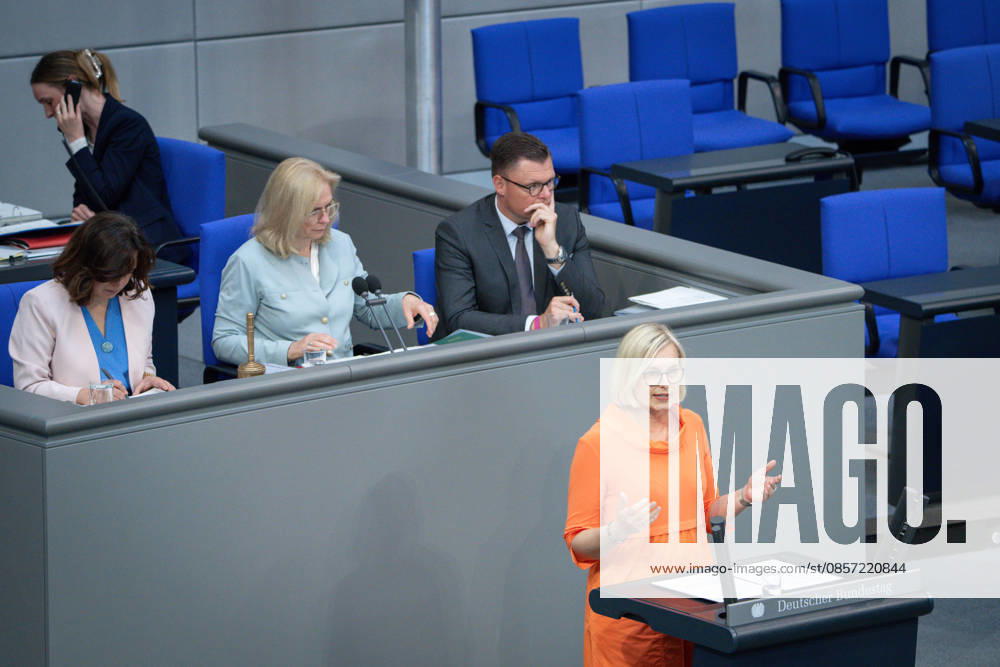 Deutscher Bundestag, 80. Plenarsitzung Dr. Christiane Schenderlein Staatsministerin fuer Sport und Ehrenamt im Portrait bei Rede zum Tagesordnungspunkt Zusammenhalt durch Engagement - Ehrenamt bei der 80. Sitzung des Deutschen Bundestag in Berlin, 21.05.2026 Berlin Berlin Deutschland