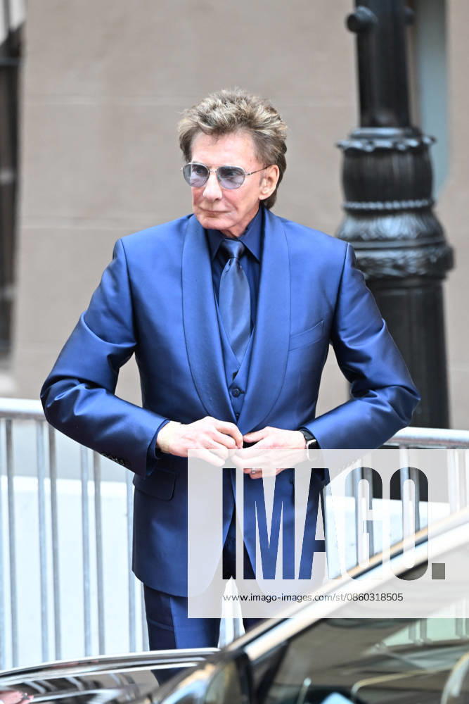 Mourners arrive for the legendary music executive Clive Davis, who died last week aged 94, at Central Synagogue in New York City Featuring: Barry Manilow Where: New York City, New York, United States When: 29 Jun 2026 Credit: Elder Ordonez INSTARimages . NOT FOR USE BY NEWSPAPERS BASED IN THE UK.