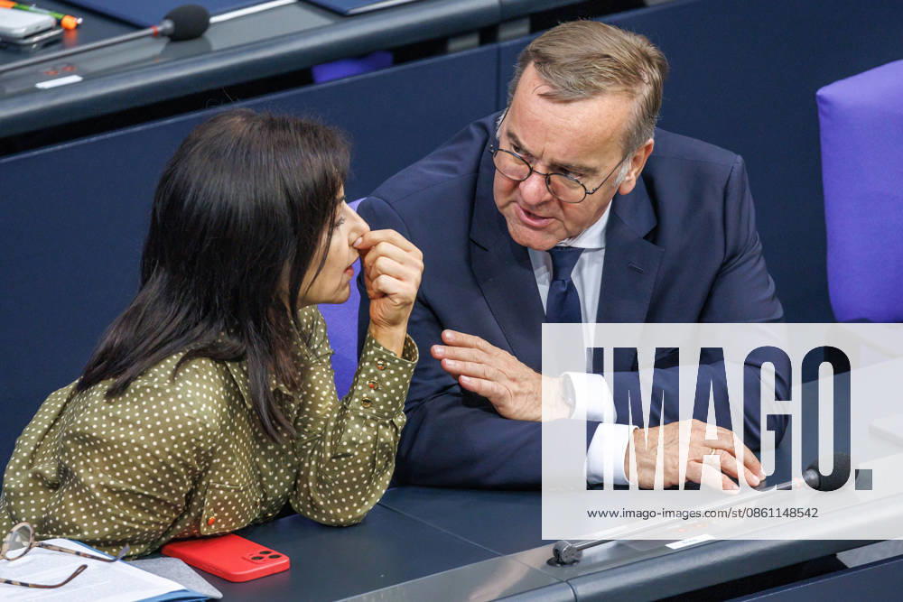 Bundestag Katherina Reiche (CDU), Bundesministerin fuer Wirtschaft und Energie und Boris Pistorius (SPD), Bundesminister der Verteidigung, im Deutschen Bundestag am 09.07.26 in Berlin. Berlin Berlin Deutschland Bundestag