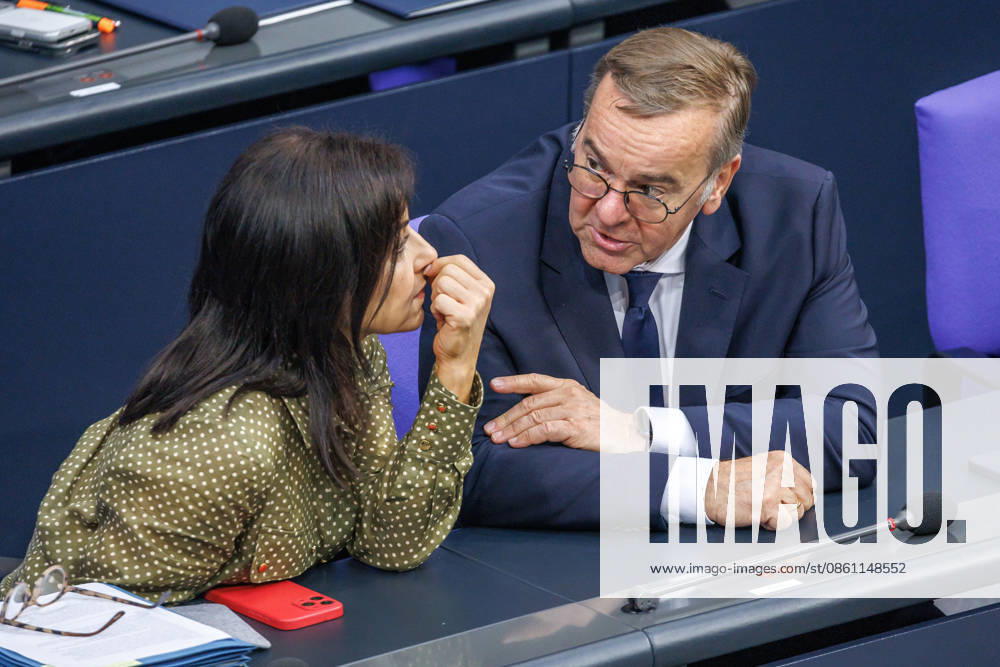 Bundestag Katherina Reiche (CDU), Bundesministerin fuer Wirtschaft und Energie und Boris Pistorius (SPD), Bundesminister der Verteidigung, im Deutschen Bundestag am 09.07.26 in Berlin. Berlin Berlin Deutschland Bundestag