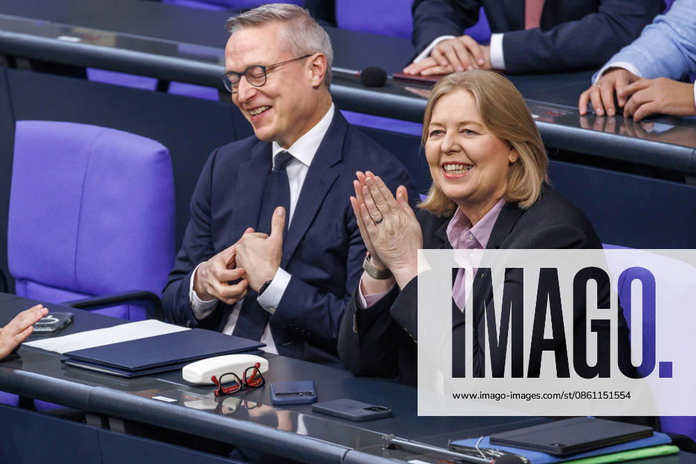 Bundestag Karsten Wildberger (CDU), Bundesminister fuer Digitales und Staatsmodernisierung und Baerbel Bas (SPD), Bundesministerin fuer Arbeit und Soziales, im Deutschen Bundestag am 09.07.26 in Berlin. Berlin Berlin Deutschland Bundestag