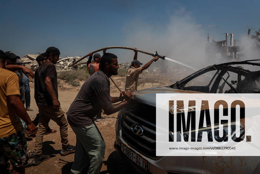 Israeli attacks continue in Gaza GAZA, PALESTINE - JULY 21 : Firefighters and local Palestinians attempt to extinguish a burning civilian vehicle after it was targeted in an Israeli attack in the Nuseirat refugee camp in the central Gaza Strip on July 21, 2026 in Gaza, Palestine. Abdalhkem Abu Riash Anadolu Gaza City Gaza. Editorial use only. Please get in touch for any other usage.