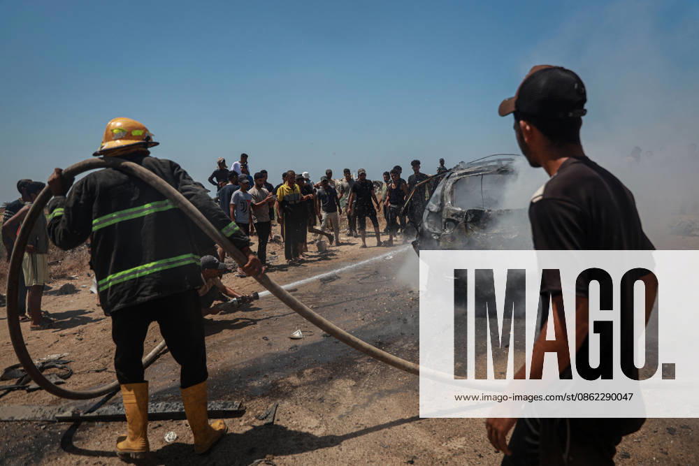 Israeli attacks continue in Gaza GAZA, PALESTINE - JULY 21 : Firefighters and local Palestinians attempt to extinguish a burning civilian vehicle after it was targeted in an Israeli attack in the Nuseirat refugee camp in the central Gaza Strip on July 21, 2026 in Gaza, Palestine. Abdalhkem Abu Riash Anadolu Gaza City Gaza. Editorial use only. Please get in touch for any other usage.